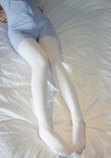 动漫美女隐私打扑克视频