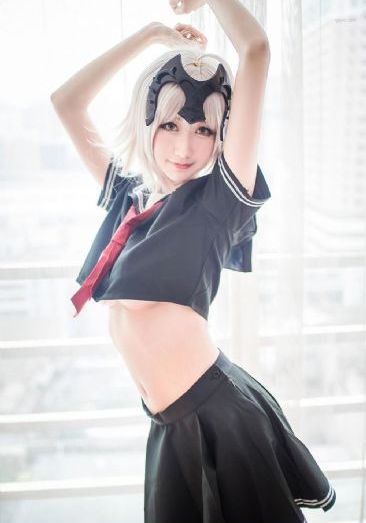 《变成黑皮辣妹后和朋友做了》