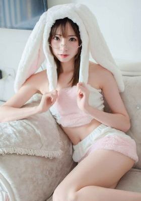 校长办公室里狂肉校花视频